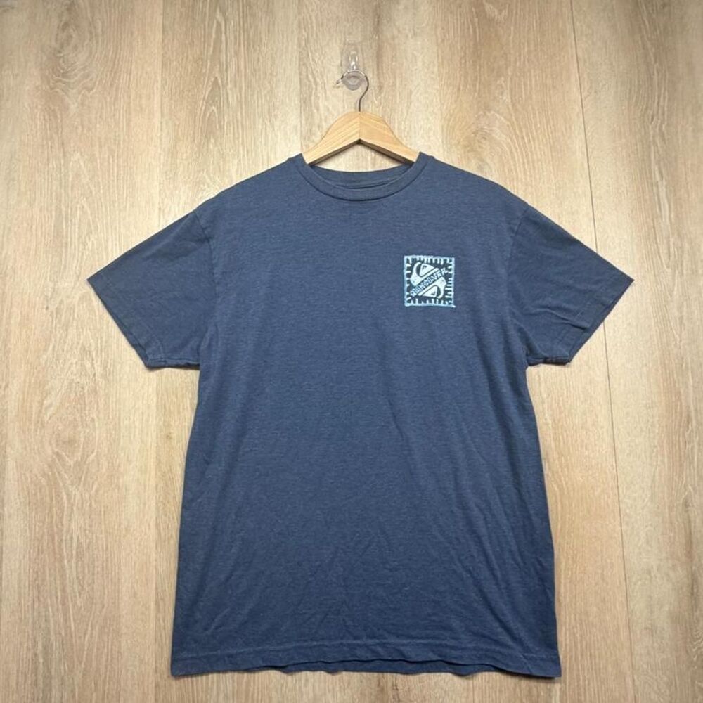 Quiksilver Men's Blue and Navy T-shirt